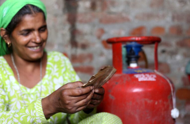 सर्व महिलांसाठी आनंदाची बातमी: 1 ऑक्टोबरपासून मिळणार मोफत तीन गॅस सिलेंडर
